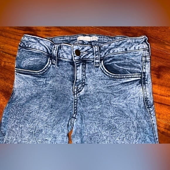 2.1 Denim Ankle Jeans w/ Zipper on Bottom - Picture 5 of 7